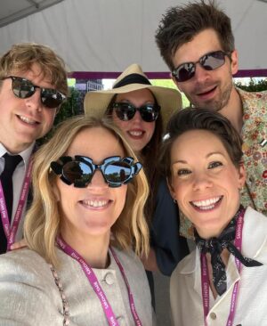 Suzi Ruffell Instagram - 🌺 ❤️