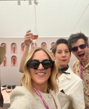 Suzi Ruffell Instagram - 🌺 ❤️