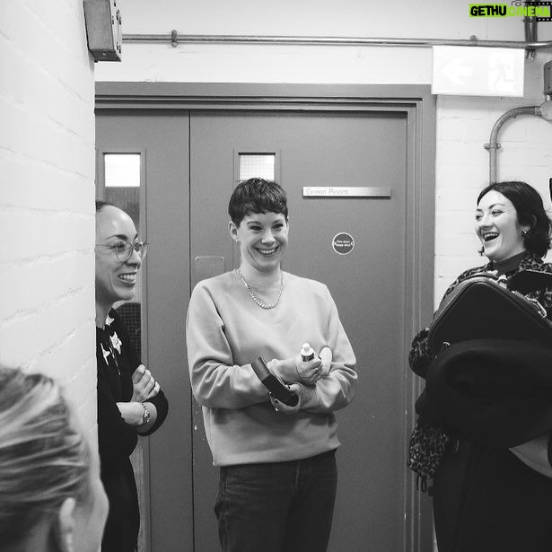 Suzi Ruffell - 2.7K Likes - Never let it be said that I won’t commit my whole body to a joke.
The final pic is the best back stage gang you could dream of.
Thank you to @eamonruskins for the excellent 📸