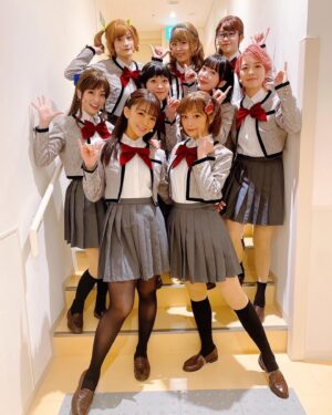 Suzuko Mimori Instagram - 本番中って時の流れがゆっくりだったんだけど、もう千秋楽から1週間経ったの！？🥲✨
衣装を着たらいつでも舞台少女！そして、シャッターの瞬間にくしゃみするやつ🤣二重アゴーーー😂😂😂
#スタァライト