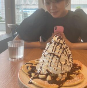 Suzuko Mimori Instagram - 🍦🍧🥞🍧
着られる服が3着くらいしかなくなった…これが臨月か😇
ただいま11キロ増！さて、元に戻るかな？😇
#mimorisuzuko #mimorin #臨月 #マタニティライフ #ダイエットは来月から