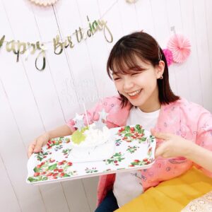 Suzuko Mimori Instagram - Birthday🎂✨みんなお祝いしてくれてありがとうっ
ケーキはこの前配信でいただいたので、今日は大好きなヴィーガンフルーツサンド😊
まさか誕生日に梅雨明けてるなんて…💦
暑すぎるー😵‍💫
#三森すずこ #mimorisuzuko #mimorin