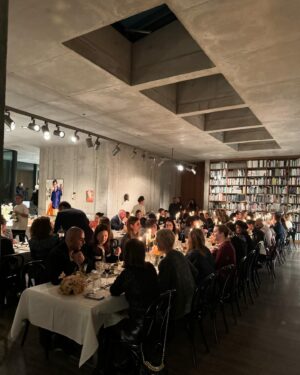 Svenja Jung Instagram - Best start into @berlinale 2024! Thank you @chanelofficial @voguegermany for the invitation to this lovely evening, with crazy good food & inspiring talks and moments 💗 
@madeleine_ablc @chriseeh @anaiszunk 
📸 @jonashuckstorf 🙏🏼