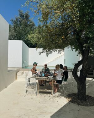 Svenja Jung Instagram - 🌊 🌞charging…
Beaches   most beautiful house in Portugal   @anavonluna’s birthday   new hair for new 🎬 
Have a lovely Sunday. Fica tudo bem.