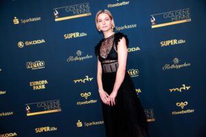 Svenja Jung Instagram - Mit der coolsten Frau auf dieser Welt @chriskafranz 🔥
Vielen, vielen Dank 🍾
#goldenehenne #derpalast 

👗: @dior 🙏🏼
👂🏼: @pearloctopuss.y 🙏🏼
Styling: @maria_thomas_stylist 
Hm: @ninaakalin 
♥️

📸: @clemensporikys ✨🤞🏼