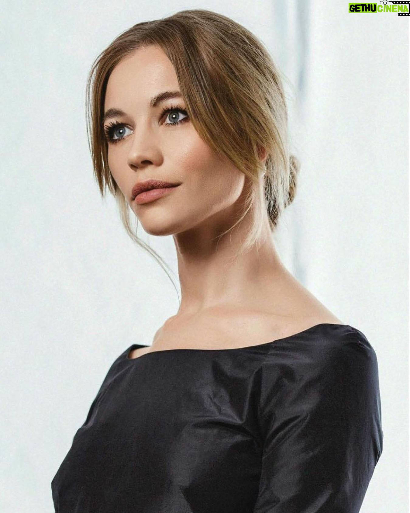 Svetlana Ustinova - 2.1K Likes - Дорогие друзья.
Есть много фильмов о болезни Альцгеймера. Но если в реальной жизни случилось так, что вы столкнулись с этим заболеванием, помните - вы не одни.
Фонд @alzrus устраивает семейные встречи в кафе для людей с деменцией и их родственников. На вечерах устраивается чаепитие, танцы, музыка, творческий мастер класс. По всей стране уже существует 14 кафе. Недавно открылось кафе и в Архангельске. Вся информация по ссылку в шапке профиля.