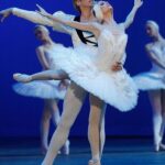Svetlana Zakharova Instagram - 💐10 лет назад, 28 октября 2011 года, после реконструкции торжественно открылась Историческая сцена Большого театра👏👏👏.  Этого события Москва, да и вся страна ждали целых 6 лет. Для нас, артистов, этот вечер был особо волнительным и важным – мы, наконец-то, вернулись на родную сцену. Для меня танцевать, отдавать свои силы, любовь, энергию, СЛУЖИТЬ этой великой сцене –  огромная ответственность и бесконечное счастье💃. Каждый раз, проходя мимо зрительского зала Исторической сцены, у меня сердце замирает от восхищения и осознания красоты этого места❗❤❤❤ Историческая сцена – великая сцена❗Меняются эпохи и поколения артистов, но неизменными остаются слава, сияние и величие Большого. И пусть так будет всегда❗💐❤👏👏👏 На фото 28.11.2011, Андрей Уваров, адажио из балета "Лебединое озеро". Гала-концерт в честь открытия Исторической сцены Большого театра России. 💐10 years ago, on October 28, 2011, after the renovation, the Bolshoi Theater Historic Stage was re-opened👏👏👏. Moscow and the whole country have been waiting for this event for 6 years. For us, the artists, this evening was especially exciting – it was a homecoming. For me dancing, giving my strength, love, energy, SERVING this great stage is a huge responsibility and endless happiness💃. Every time I pass by the audience hall of the Historic Stage, my heart freezes at the greatness and beauty of this place❗❤❤❤ The historic stage is a great stage❗Epochs and generations of artists change, but the words, radiance and greatness of the Bolshoi remain unchanged. And let it be❗💐❤❤❤ On the photo 28.10. 2011 Andrey Uvarov, adagio from the ballet "Swan Lake", the gala concert given in honor of the opening of the Bolshoi Theater Historic Stage. @bolshoi_theatre #светланазахарова #svetlanazakharova #андрейуваров