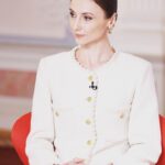 Svetlana Zakharova Instagram - Дорогие друзья! Мне пришло невероятное количество поздравлений и миллион прекрасных пожеланий по случаю вчерашнего World Ballet Day 🩰❗❗❗.  Хочу поблагодарить за эту потрясающую поддержку и теплоту и внимание!  Такая искренняя любовь зрителей к танцевальному искусству дает огромную силу и помогает двигаться вперед.  Я очень тронута.  Это, на самое деле, бесценно.❤❤❤ Спасибо всем❗ My dear friends!  I’ve been positively overwhelmed with congratulations on yesterday’s World Ballet Day🩰❗❗❗ I’m so grateful for your heartwarming words and support! It gives me strength which helps me to strive for the new heights in my life and art. I’m truly deeply moved by your words, thank you so much❗❤❤❤ #светланазахарова #svetlanazakharova @ana_turazashvili @artemovcharenko_official #красивыемы Фото : Дамир Юсупов