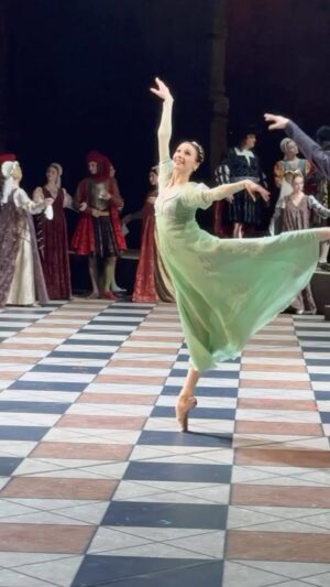 Svetlana Zakharova Instagram - Нет повести печальнее на свете, чем повесть о Ромео и Джульетте…. 🤍