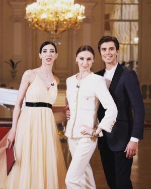 Svetlana Zakharova Instagram - Дорогие друзья! Мне пришло невероятное количество поздравлений и миллион прекрасных пожеланий по случаю вчерашнего World Ballet Day 🩰❗❗❗.  Хочу поблагодарить за эту потрясающую поддержку и теплоту и внимание!  Такая искренняя любовь зрителей к танцевальному искусству дает огромную силу и помогает двигаться вперед.  Я очень тронута.  Это, на самое деле, бесценно.❤❤❤
Спасибо всем❗

My dear friends! 
I’ve been positively overwhelmed with congratulations on yesterday’s World Ballet Day🩰❗❗❗ I’m so grateful for your heartwarming words and support! It gives me strength which helps me to strive for the new heights in my life and art. I’m truly deeply moved by your words, thank you so much❗❤❤❤

#светланазахарова
#svetlanazakharova
@ana_turazashvili 
@artemovcharenko_official 
#красивыемы 

Фото : Дамир Юсупов