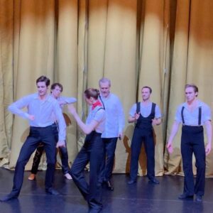 Svetlana Zakharova Instagram - Сегодня закончился наш тур с любимым проектом " Па де де на пальцах и для пальцев" 🩰🎻Италия 🇮🇹 - Япония 🎌🌸
Почти месяц, наша славная компания, провела вместе незабываемое время в Италии и в Японии. 🥳
А напоследок специально для вас, рубрика "танцульки после"😉
Ваши :
#светланазахарова 
@vadim_repin_private 
@savindisa 
@jacopotissi 
#mikhaillobukhin 
#slavalopatin

Today ended our tour with my favorite project "Pas de deux for toes and fingers" 🩰🎻
Italy 🇮🇹 - Japan 🎌🌸
 For almost a month, our company, spent an unforgettable time together in Italy and Japan. 🥳
 And finally, especially for you, the heading "dances after" 😉
Yours:
#svetlanazakharova 
@vadim_repin_private 
@jacopotissi 
@savindisa 
#mikhaillobukhin 
#slavalopatin 

🥳🥳🥳🥳🥳🥳