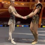 Svetlana Zakharova Instagram - Спартак 7 Ноября. Когда все позади, сцена ещё не остыла, эмоции на пределе, сил почти не осталось… А расходится не хотелось😉 Рубрика "танцульки после спектакля " 💃🏻🕺🩰🥳 Spartacus, November 7th. When everything was over, the stage still warm, emotions at the limit, there was almost no strength left ... Heading "dances after the performance"💃🏻🕺🩰🥳 #svetlanazakharova #танцулькипосле