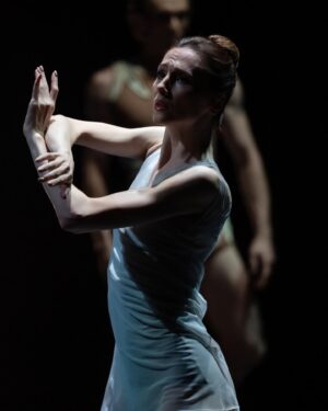 Svetlana Zakharova Instagram - “Silentium" 
”Тишина"
Спектакль рожденный в Большом театре во время пандемии. Сейчас проживаю его по новому. Всё меняется, мысли, мечты, стремления.. 
Silentium Silentium Silentium 

Photos by @bachifa76 
Спасибо 🙏🏻