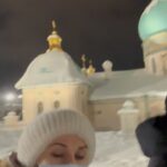 Svetlana Zakharova Instagram - Всех верующих и неверующих, поздравляю с великим Праздником! С Рождеством Христовым!!! ✨✨✨✨✨✨🎄 Мира вам, радости, здоровья душевного и телесного, силы веры и духа!!! Ангела Хранителя на все добрые деяния!!! Храни нас всех Господи ! 🙏🏻🙏🏻🙏🏻🎄🎄🎄 Я встретила этот удивительный Праздник в Новом Иерусалиме. Ночь была тёплой, снежной и звёздной, сказочной и чудесной! Как и должно быть в такой светлый Праздник Рождества! ✨✨✨✨✨✨✨✨ #новыйиерусалим #срождествомхристовым #спраздником