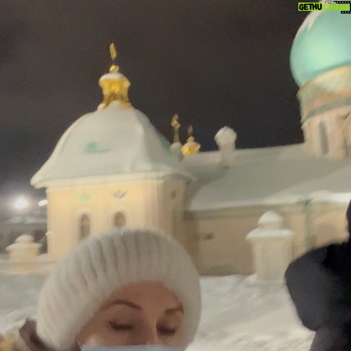 Svetlana Zakharova Instagram - Всех верующих и неверующих, поздравляю с великим Праздником! С Рождеством Христовым!!! ✨✨✨✨✨✨🎄 Мира вам, радости, здоровья душевного и телесного, силы веры и духа!!! Ангела Хранителя на все добрые деяния!!! Храни нас всех Господи ! 🙏🏻🙏🏻🙏🏻🎄🎄🎄 Я встретила этот удивительный Праздник в Новом Иерусалиме. Ночь была тёплой, снежной и звёздной, сказочной и чудесной! Как и должно быть в такой светлый Праздник Рождества! ✨✨✨✨✨✨✨✨ #новыйиерусалим #срождествомхристовым #спраздником