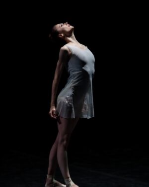 Svetlana Zakharova Instagram - “Silentium" 
”Тишина"
Спектакль рожденный в Большом театре во время пандемии. Сейчас проживаю его по новому. Всё меняется, мысли, мечты, стремления.. 
Silentium Silentium Silentium 

Photos by @bachifa76 
Спасибо 🙏🏻