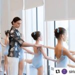 Svetlana Zakharova Instagram - #Repost @sirius.talents with @make_repost ・・・ Приглашаем на январскую программу по хореографии 🩰 Воспитанникам балетных школ необходимо направить видеозапись своих выступлений 🎬 ⏰ Заявки принимаются до 20 ноября Возраст участников программы: 10-19 лет Для отбора необходимо записать на видео: 📎 фрагмент основных частей урока классического танца по программе соответствующего года обучения (не более 3 минут) 📎 хореографическое произведение либо его фрагмент (не более 5 минут) Принимаются соло или дуэты с партнерами, pas de deux, pas de trois Форма одежды при исполнении должна соответствовать уроку классического танца 💫 Занятия в современных хореографических классах пройдут под руководством звёзд и ведущих солистов балета и профессоров балетного искусства #СириусТаланты #SiriusTalents #ИскусствоСириус #ХореографияСириус