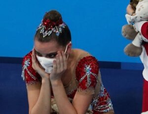 Svetlana Zakharova Instagram - То, что сегодня происходило на соревнованиях по художественной гимнастике, назвать беспределом – слишком мягко❗ Это был бандитизм со стороны всего судейства. С самого начала казалось, что это был заговор против наших гениальных спортсменок @arishadina1998. Всем нам было понятно, что Дине и Арине надо только чисто, без ошибок исполнить все упражнения, что они, большие умнички, и сделали (совершено без единой потери была Дина) как всегда на высочайшем уровне, и вот она -  наша олимпийская медаль… Но нет, судьи с самого начала намеренно занижают баллы обеих сестёр, а апелляцию не принимают❗Неужели Дина Аверина, тринадцатикратная чемпионка мира, по их мнению, не достойна золота на Олимпийских играх❓❗❗

Я уважаю труд каждой спортсменки❗Они великие трудяги и умницы❗ Но я не могу понять судей, как можно было так судить сегодня❓Позор❗❗❗

I’m absolutely appalled by today’s rhythmic gymnastics quality of judging❗ I can’t stress enough how unbelievably biased and unfair it was! Dina and Arina‘s performance was of the highest level and mastery and there was no smallest mistake made, which is not an easy feat all. I’m convinced that the sister athletes deserve the highest praise and assuredly they deserve the medals. But no, the judges downgrade our athletes from the outset and don’t even accept the appellations! I can’t believe that Dina Averina a thirteenfold world champion is not good enough for Olympic gold in those judges eyes❗I deeply admire the effort and hard work that goes into every athlete’s performance! I do not know anyone who is more dedicated and talented as them! But! It’s unbelievable how unfair and shameless the jury’s judgment was today❗ Shame on them❗

#светланазахарова
#svetlanazakharova
#художественнаягимнастика
#олимпиада2021