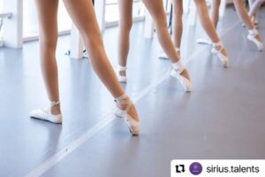Svetlana Zakharova Instagram - #Repost @sirius.talents with @make_repost
・・・
Приглашаем на январскую программу по хореографии 🩰

Воспитанникам балетных школ необходимо направить видеозапись своих выступлений 🎬

⏰ Заявки принимаются до 20 ноября

Возраст участников программы: 10-19 лет

Для отбора необходимо записать на видео: 

📎 фрагмент основных частей урока классического танца по программе соответствующего года обучения (не более 3 минут) 

📎 хореографическое произведение либо его фрагмент (не более 5 минут)

Принимаются соло или дуэты с партнерами, pas de deux, pas de trois

Форма одежды при исполнении должна соответствовать уроку классического танца

💫 Занятия в современных хореографических классах пройдут под руководством звёзд и ведущих солистов балета и профессоров балетного искусства

#СириусТаланты #SiriusTalents #ИскусствоСириус #ХореографияСириус
