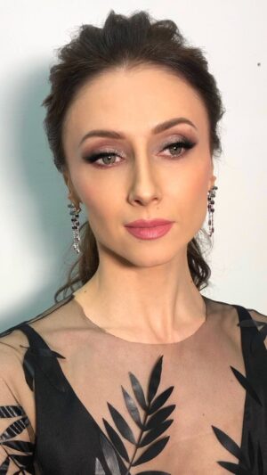 Svetlana Zakharova Instagram - Немного импровизации в новом образе 😎

Образ создавали:
Dress by @yanina.yulia @yaninacouture ❤️
Makeup by @sara_sher212 ❤️
Hair by @veraromanenko❤️

🌸🌸🌸🌸🌸🌸🌸