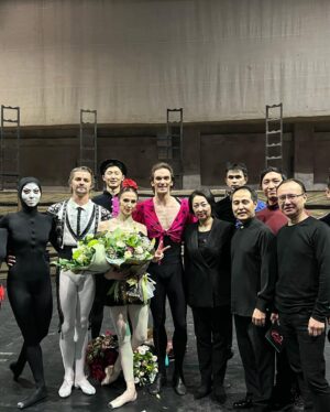 Svetlana Zakharova Instagram - Спасибо Алматы, за гостеприимство❤️ 
Буду скучать.. 

@mr.volchkov 
@artemy.belyakov 
@balletglobe