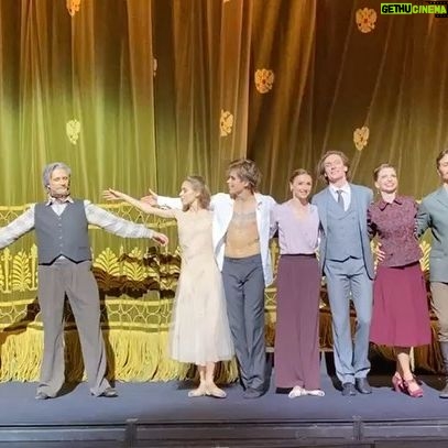 Svetlana Zakharova Instagram - Премьера прошлого сезона в @bolshoi_theatre спектакль Чайка. Только что 22 и 23 октября , прошёл новый блок показов. Уже как правило, оба спектакля отличались по настроению и состоянию.. Разные эмоции, разные взаимодействия с коллегами на сцене.. Что ещё написать? Я люблю мою Аркадину и она отвечает мне взаимностью. ❤️ Этот спектакль надо увидеть.. Как говорится must see😉 Чайка снова прилетит в декабре. Не пропустите 😉 Premiere of last season. Performance The Seagull. October 22nd and 23rd. As always, both performances were different. Different emotions, different interactions with colleagues on stage. Again I discovered new feelings. What else to write? This performance is a must see .. The Seagull will arrive in December. Don't miss 😉 #svetlanazakharova @artemy.belyakov @artemovcharenko_official