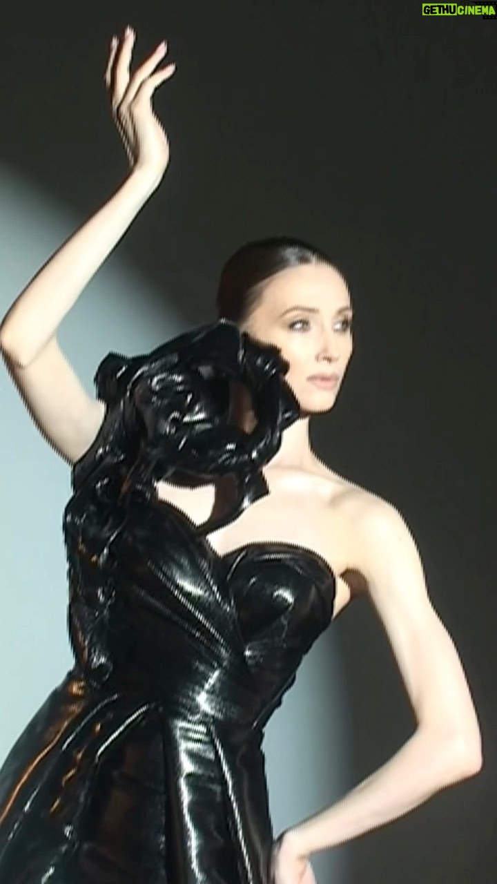 Svetlana Zakharova Instagram - Je voudrais vous présenter notre première ambassadrice officielle de la marque, Svetlana Zakharova ! @svetlana_zakharova_official