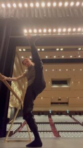 Svetlana Zakharova Instagram - Приветик из Японии 👋🏻 🎻 @vadim_repin_private