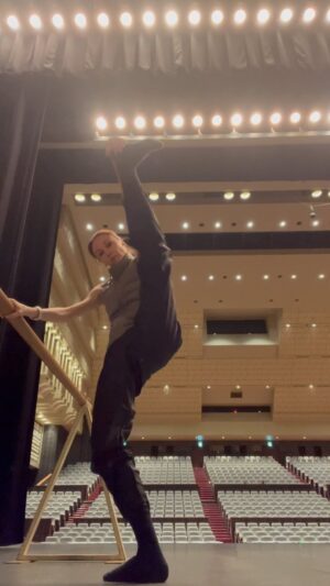 Svetlana Zakharova Instagram - Приветик из Японии 👋🏻

🎻 @vadim_repin_private