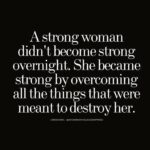Sveva Alviti Instagram - J’aime cette image 🖤 ça me donne de la force. #monday #strong #beliveinyourdreams #fearless