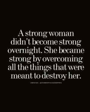 Sveva Alviti Instagram - J’aime cette image 🖤 ça me donne de la force.

#monday #strong #beliveinyourdreams #fearless