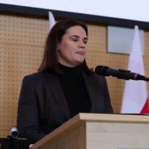 Sviatlana Tsikhanouskaya Instagram - Як жа я была рада сустрэцца з вамі, беларусі Познані! Пабачыцца, абняцца і паразмаўляць. Пасля сустрэчы ўсё яшчэ адчуваю цяплыню ў сэрцы. 

Была вельмі радая пачуць вашыя меркаванні і ідэі. Кожная сустрэчa з беларусамі і беларускамі — матывацыя працягваць працу. І вельмі цешыць тое, што мы працягваем гэта разам. Дзякуй, дарагія, за такі цёплы прыём! 

#ціханоўская #беларусь #польшча #познань