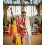 Swanandi Tikekar Instagram - Mr. & Mrs. Kulkarni 💫❤️ #ANANDI 🥳 Saree : @saudamini_handloom Blouse : @nishfash_design_studio Ashish’s Outfit : @raayaethnic_ Jewellery : @pngadgilandsons Styling : @saudamini_g Draping : @nilam_art1687 Swanandi’s MUAH : @khushbooghodke Ashish’s MUAH : @krishna_deshmukh_makeup Varmala : @floralart_byanushka Pictures : @lensfixed_onkarabhyankar Asthetics & Skincare : @thefacestudio.in Socials and Exclusive PR : @wechitramedia @n.i.d.s_ . #AshishKulkarni #SwanandiTikekar #MrAndMrs #Anandi #Wedding