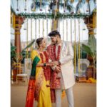 Swanandi Tikekar Instagram - Mr. & Mrs. Kulkarni 💫❤️ #ANANDI 🥳 Saree : @saudamini_handloom Blouse : @nishfash_design_studio Ashish’s Outfit : @raayaethnic_ Jewellery : @pngadgilandsons Styling : @saudamini_g Draping : @nilam_art1687 Swanandi’s MUAH : @khushbooghodke Ashish’s MUAH : @krishna_deshmukh_makeup Varmala : @floralart_byanushka Pictures : @lensfixed_onkarabhyankar Asthetics & Skincare : @thefacestudio.in Socials and Exclusive PR : @wechitramedia @n.i.d.s_ . #AshishKulkarni #SwanandiTikekar #MrAndMrs #Anandi #Wedding