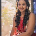 Swanandi Tikekar Instagram – In love with this look!!!! ❤️

Thank u @nishant_tapkir_makeup 😘😘

#sundaythrowback
#love #gratitude 
#swanandi