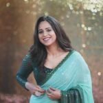 Swanandi Tikekar Instagram – Bling all the way!!!✨✨

Clicked by @sameer_gawde_photography 

#redcarpet #zeegaurav #zeemarathi #anandi #bling #swananditikekar