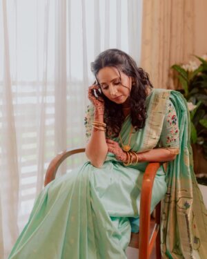 Swanandi Tikekar Instagram - It was a beautiful day and this Saree by @saudamini_handloom made it even more beautiful.🥰
This Saree is a Beautiful revived Handwoven ‘Asawali Tawa Pallu Paithani’. Its Sea-Green color made me fall in love with it the very moment!😘
@nishfash_design_studio did absolutely stunning work with the blouse.😍
& It was comfortably drapped by @nilam_art1687 . Just perfect.❤️
.
Saree by @saudamini_handloom 
Blouse by @nishfash_design_studio 
Draping by @nilam_art1687 
Makeup & Hair by @facestoriesbyhiralkale
Photos by @thebrightland.co
Event Coordination by @amru_tak @kalasystudios 
Exclusive PR & Management by @n.i.d.s_ @wechitramedia 

#SwanandiAshish #Engaged #SwanandiTikekar #Engagement