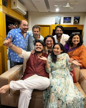 Swanandi Tikekar Instagram - The countdown begins!!! 
U guys were our first ata line lagliche!!! ❤️❤️❤️ thanks my loves! It all started with u guys by my side! 🤗🤗🤗 And thank you for giving us a hashtag @sukanyamoneofficial 😂😂😂. 

#anandi

#friendslikefamily #kelvan #bridetobe #groomtobe #mygang #yaay #swananditikekar #ashishkulkarni #anandi
