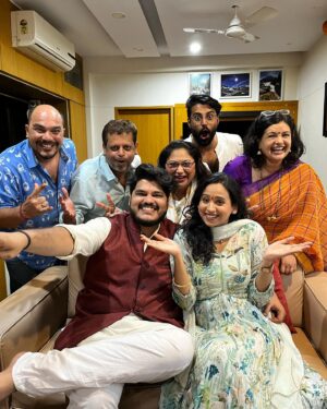 Swanandi Tikekar Instagram - The countdown begins!!! 
U guys were our first ata line lagliche!!! ❤️❤️❤️ thanks my loves! It all started with u guys by my side! 🤗🤗🤗 And thank you for giving us a hashtag @sukanyamoneofficial 😂😂😂. 

#anandi

#friendslikefamily #kelvan #bridetobe #groomtobe #mygang #yaay #swananditikekar #ashishkulkarni #anandi