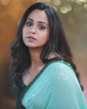 Swanandi Tikekar Instagram - Bling all the way!!!✨✨

Clicked by @sameer_gawde_photography 

#redcarpet #zeegaurav #zeemarathi #anandi #bling #swananditikekar