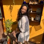 Swanandi Tikekar Instagram – Tu Kya jaane !!! ❤️

#moments #love #yellow #anandi #swanandi #chamkila