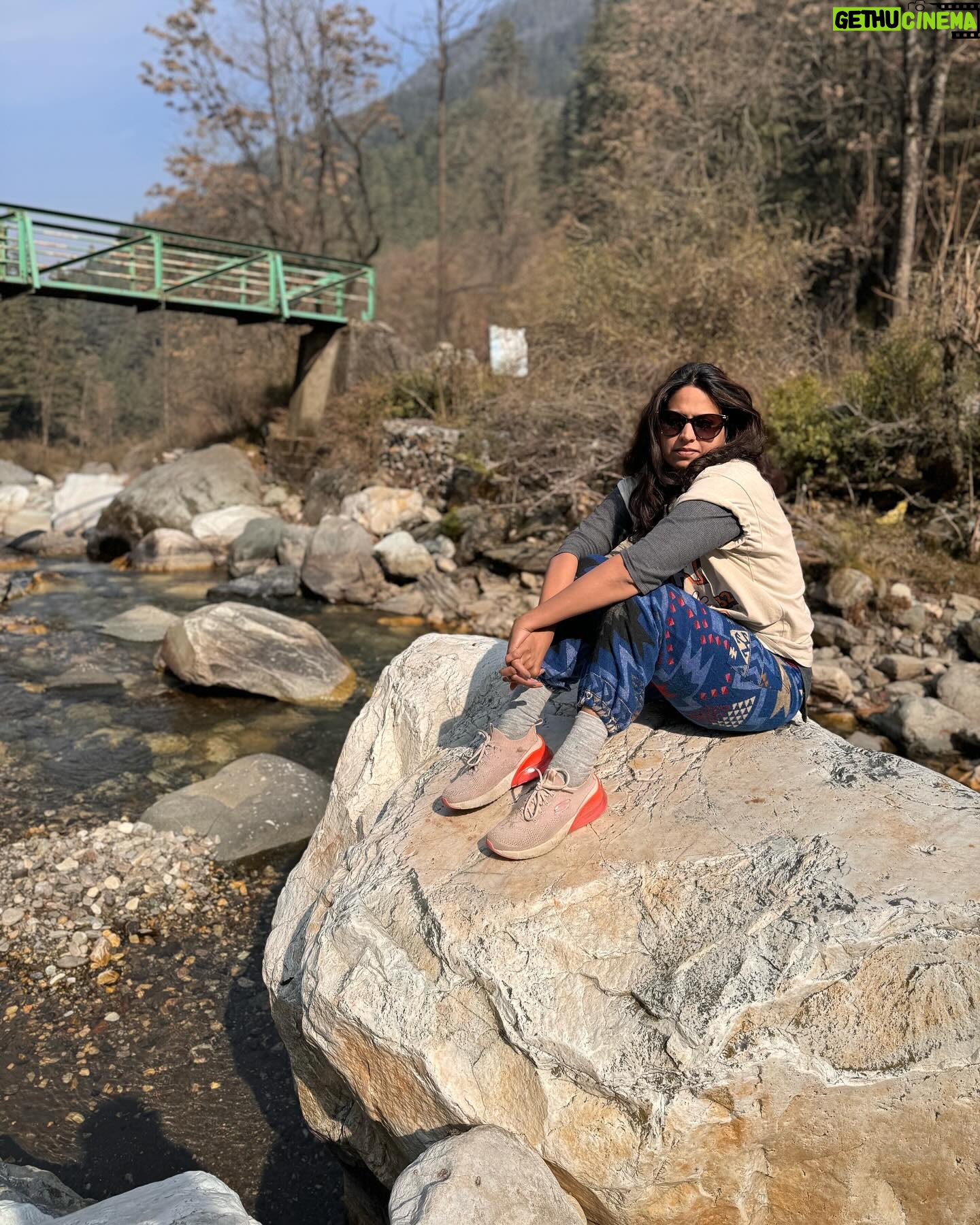 Swanandi Tikekar Instagram - My 2024 started with travelling to this beautiful homestay in Jibhi , Himachal Pradesh. Just the peace and silence that was needed. One month into 2024, how’s it going? ❤️❤️ Location : @thelostescape_jibhi #homestay #himachalpradesh #peace #notacollaboration #love #swananditikekar