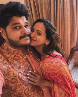 Swanandi Tikekar Instagram - Pahila Gudhi Padva!!! Amchyakadun Saglyanna Shubhechha! ❤️

#pp #pahilapadva #postmarriage #navinvarsha #newyear #anandi #swananditikekar #ashishkulkarni