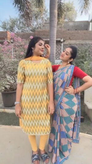 Swathi Sharma Instagram - Equal sharing 💵💸
Vc @dhachayani44 
.
.
.
#trendingreels #trendingnow #reels #reelsinstagram #reelsvideo #friendshipgoals #money #sharing #instagood #instadaily #instamood #instacool #comedyvideos #suveta #suvetashrimpton