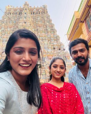 Swathi Sharma Instagram - Feeling blessed 🙏 
#meenakshiammantemple
@anandselvan10 @darsu_sundaram