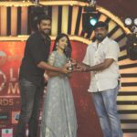 Swathi Sharma Instagram - Real Golden Moment 😍💃 Day to be cherished forever @actorvijaysethupathi @anandselvan10 @zeetamizh #fangirlmoment #vjslove #vjs #vijaysethupathi❤️ #goldenmoment #vijaysethupathi