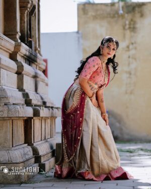 Swathi Sharma Instagram - I'm not beauty queen,
I’m just beautiful Me.🌸

Beautiful makeover by @ankita_make_up_artist 
Pc @sunlightweddingfilms 
Jewellery @sk_bridal_collections 
Dress @designed_by_sindhu 
.