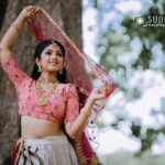 Swathi Sharma Instagram - 🥰 Beautiful makeover by @ankita_make_up_artist Pc @sunlightweddingfilms Jewellery @sk_bridal_collections Dress @designed_by_sindhu . . #photoshoot #pride #photo #portraitphotography #selflove #selfcrush #makeup #beauty #naturephotography #trending #bommi #swathisharma #insta #southindianactress #tollywood #tollywoodactress #kollywood #kollywoodactress #sandalwood #sandalwoodactress
