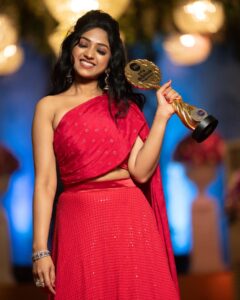 Swathi Sharma Instagram - Few things immerses me in immense joy and happiness especially when it’s a recognition in my career which I’ve earned through my passion and hard work!❤️ With a heart full of gratitude I would like to thank each and everyone who is part of Ninaithale Innikum❤️🥳 To the audience who makes me work harder with their constant cheers and applause, thank you so much!❤️ To My Family and Friends who have been the source of constant support, thank you❤️ we have won The Best Couple Award together and I’ve won The Social Media Face of the Year Award. Thank you my social media family for all the love and support.🥳❤️ It makes me want to be a better human and work harder towards my goals💯🫶🏻 One step at a time..Many more recognitions to come❤️ Thank you Zee Tamizh and Ninaithale Innikum❤️ Thanks for doling me up Makeover @anithas_makeup_studio Outfit @prabhavofficial Costume stylist @dipti11_official Jewels @plushjewelschennai