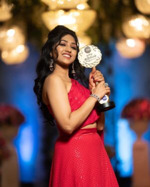Swathi Sharma Instagram - Few things immerses me in immense joy and happiness especially when it’s a recognition in my career which I’ve earned through my passion and hard work!❤️

With a heart full of gratitude I would like to thank each and everyone who is part of Ninaithale Innikum❤️🥳 
To the audience who makes me work harder with their constant cheers and applause, thank you so much!❤️
To My Family and Friends who have been the source of constant support, thank you❤️

we have won The Best Couple Award together and I’ve won The Social Media Face of the Year Award. Thank you my social media family for all the love and support.🥳❤️
It makes me want to be a better human and work harder towards my goals💯🫶🏻

One step at a time..Many more recognitions to come❤️ Thank you Zee Tamizh and Ninaithale Innikum❤️

Thanks for doling me up
Makeover @anithas_makeup_studio 
Outfit @prabhavofficial 
Costume stylist  @dipti11_official 
Jewels @plushjewelschennai
